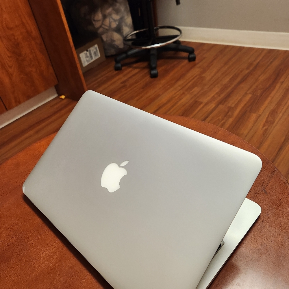 Apple Mac Book Air 2012